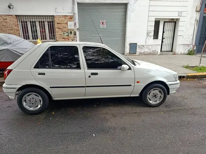 Regalo Ford fiesta año 1995 diesel full full ahi que regular la bomba inyectora pero esta en marc