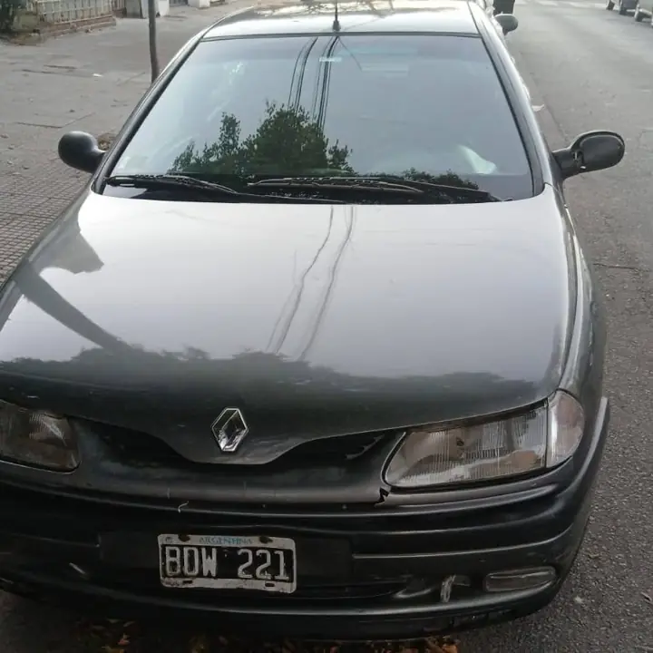 Renault laguna año 1996 nafta 2.0 titular al dia liquido hoy $2.000.000 total