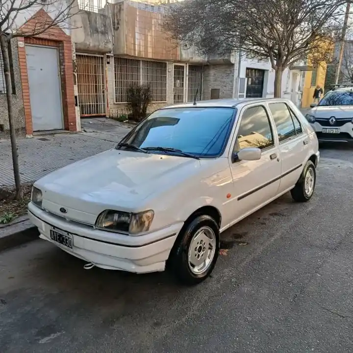 Ford fiesta año 1996 diesel liquido ya $1.800.000 total