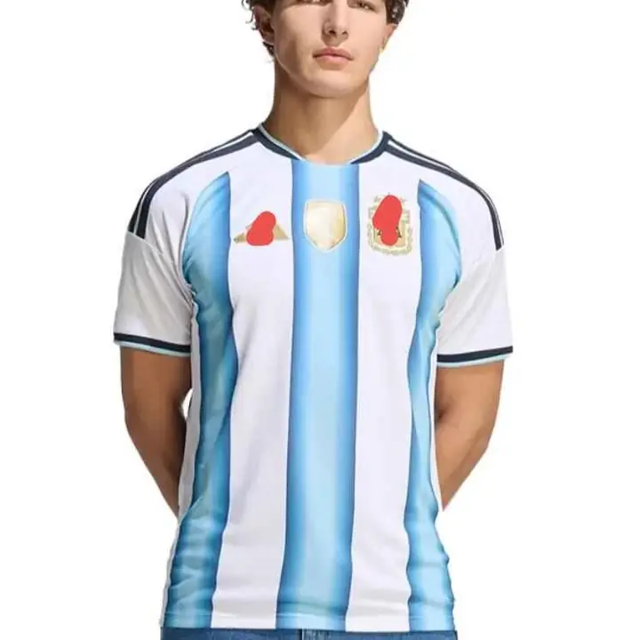 Remera Moderna Celeste y Blanca con Dorado 3 estrellas