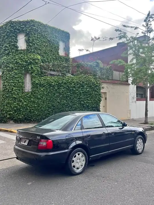 Audi A4 cedula sola 2.8 nafta V6 año 2000 bien de caja bien de motor detalles ESTETICOS3.450.000