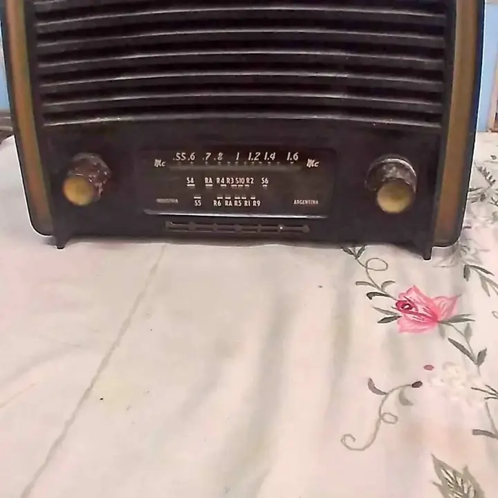 Radio antigua Philips 1957