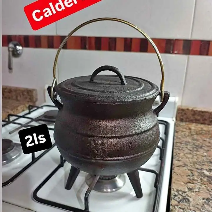 Olla calderitas con tres.patas Y tapa de fundicion
