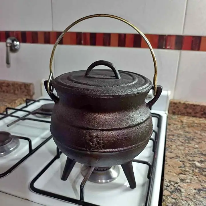 Calderitas número 3 de 2 litros con tapa