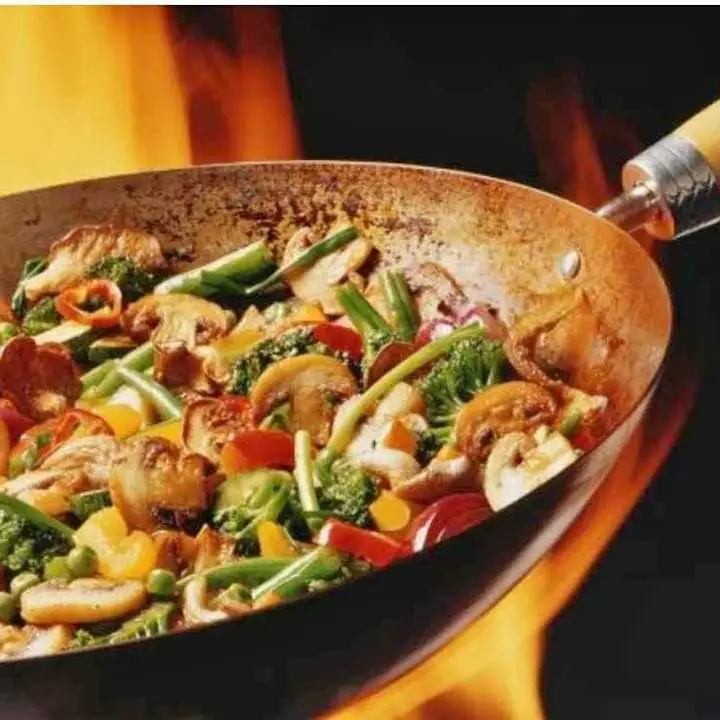 Woks de chapa con agarre de madera