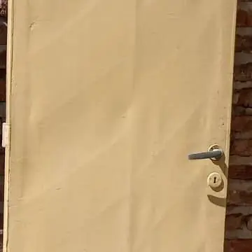 Puerta de madera con marco completa