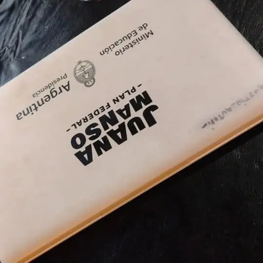 Semi nueva funciona perfecto con cargador vendo 30mil