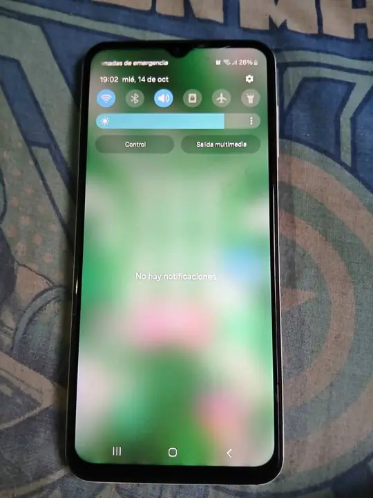 A 13 movistar no se si es libre impecable batería duradera con templado 80mil
