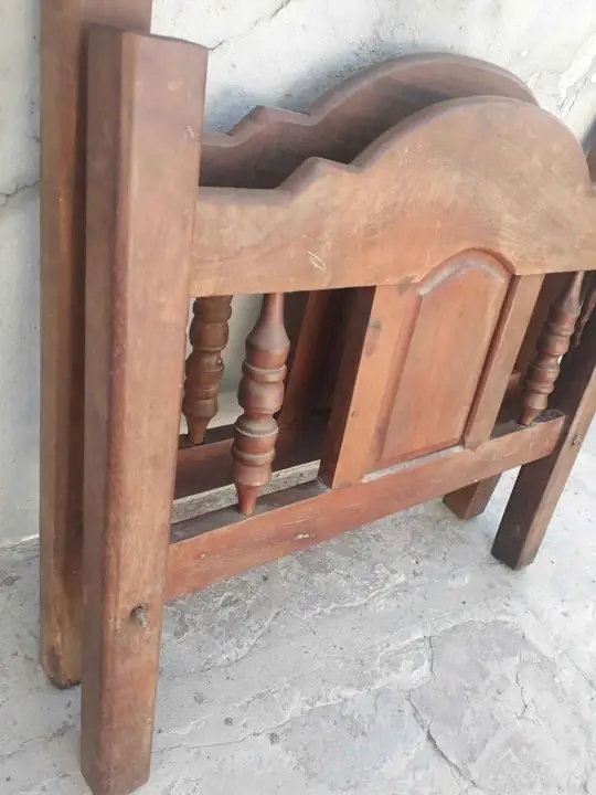 Cama de algarrobo de 1 plaza