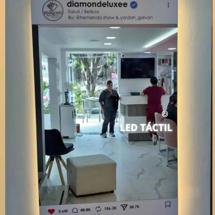 Espejo Instagram con botón Táctil