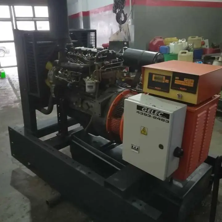 Grupo electrógeno perkins 30 kva trifasico diésel( 154 horas)