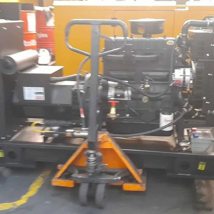 Grupos electrógenos de 20, 30, 40, 70 kva trifasico diésel, motor nee holland, Generador stamford