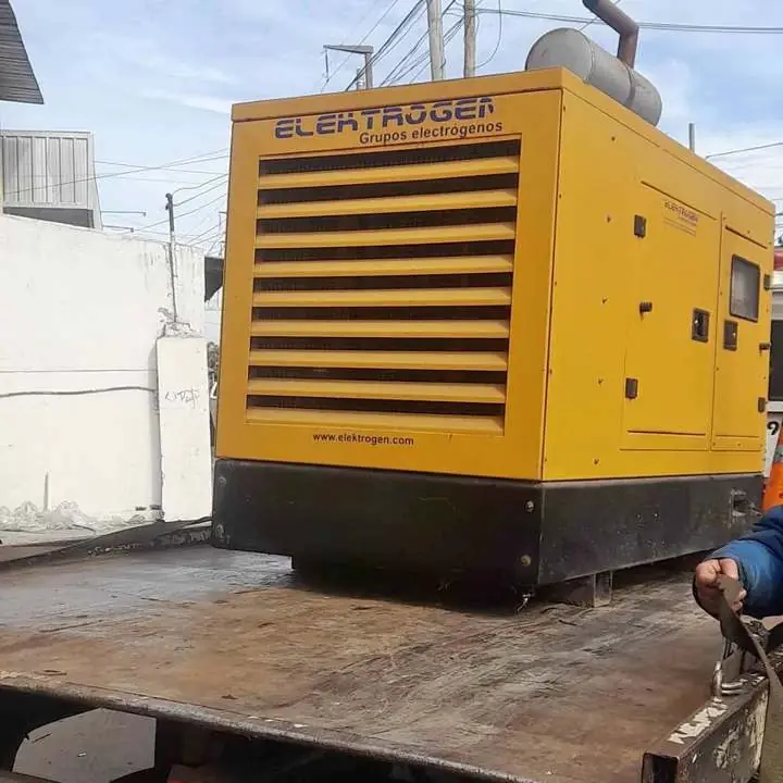 Pronto a la venta 22 kva perkins trifasico diésel cabinado