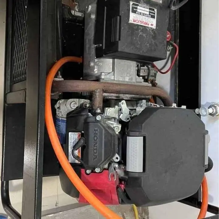 Grupo electrógeno 10 kva trifasico a Gas y nafta ( solo de prueba una hora)