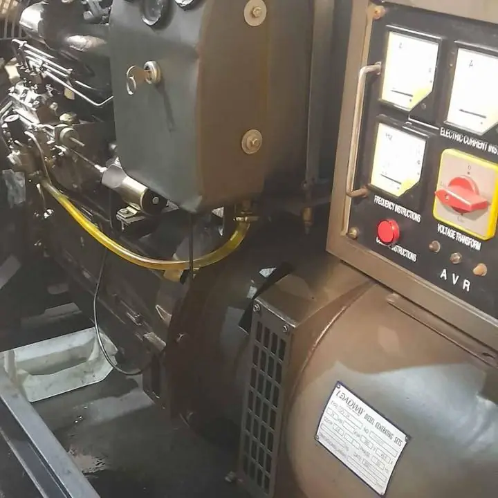 Grupo electrógeno 30 kva trifasico diésel, como nuevo pintura original