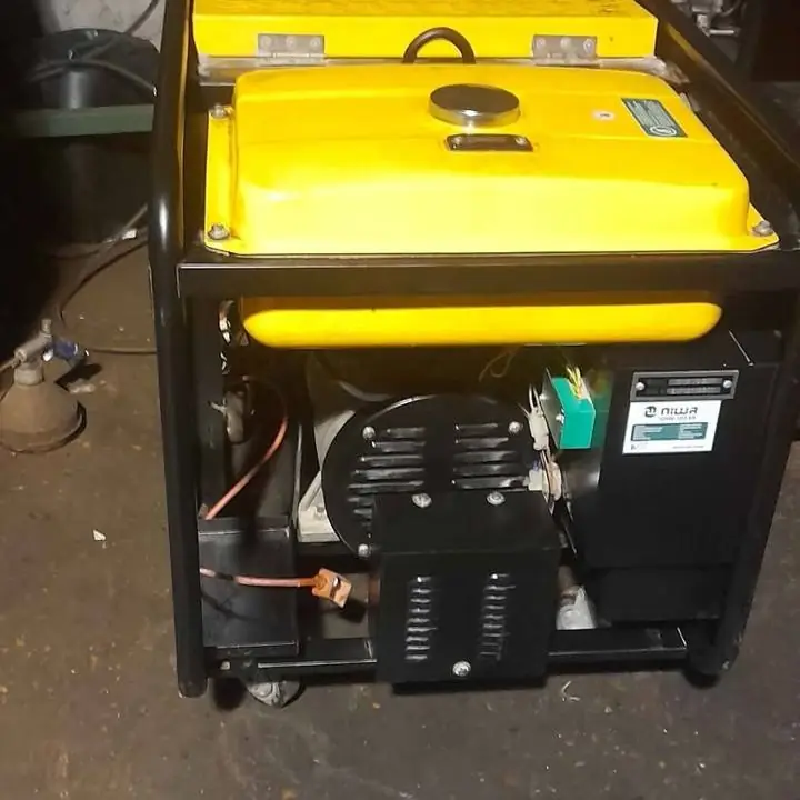 Grupo electrógeno 10,5 kva trifasico 380 /230 V. (118 horas de uso)