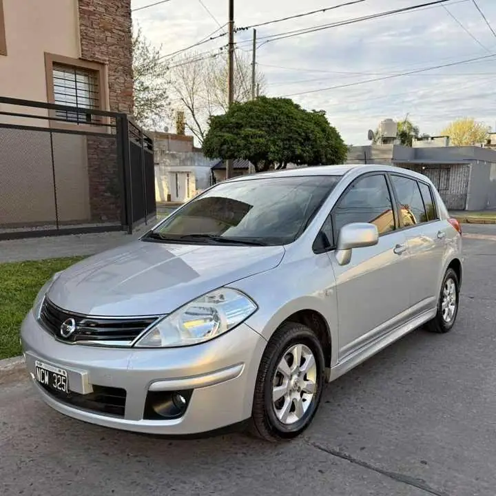 Nissan tida Año 2013 impecable