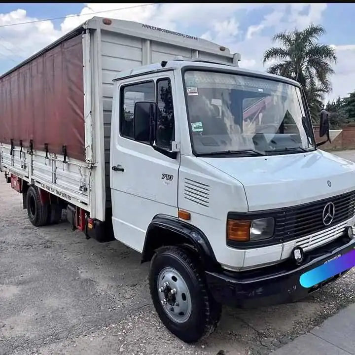 Mercedes benz 710 caja cerrada 2001