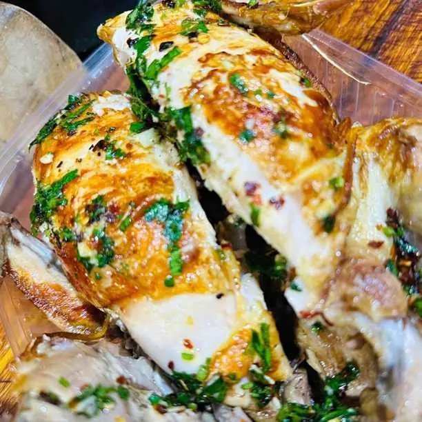 Hoy pollo al spiedo 22.000$ solo con guarnición 25.000$