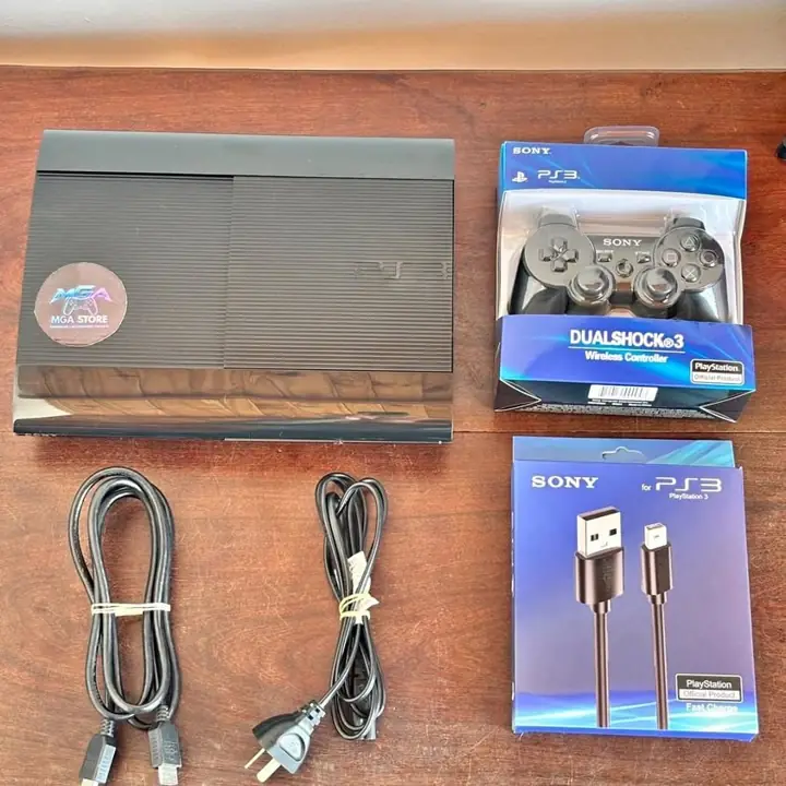 PS3 Super Slim 500GB + Joystick + Cables – sin Tapa Lateral