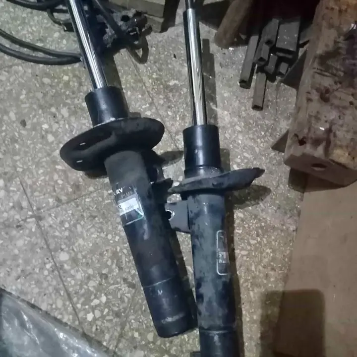 Amortiguadores delanteros Volkswagen vento y parrillas usados