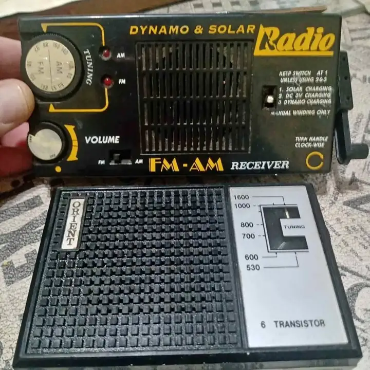 Radios 2 antiguas sin funcionar Caba devoto