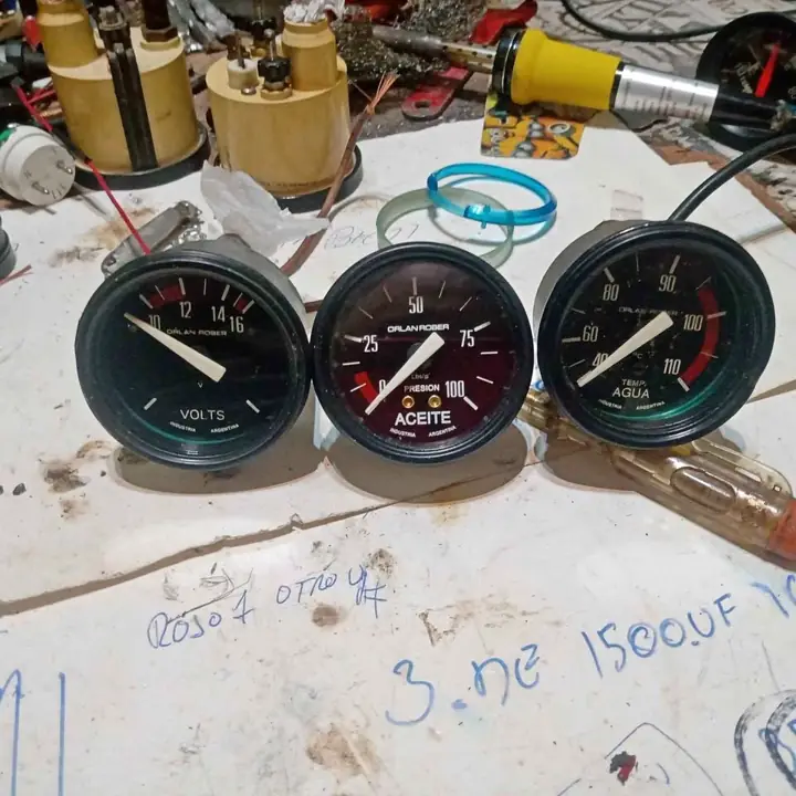Relojes instrumental auto presion aceite voltímetro Orlan rober.caba leer descr
