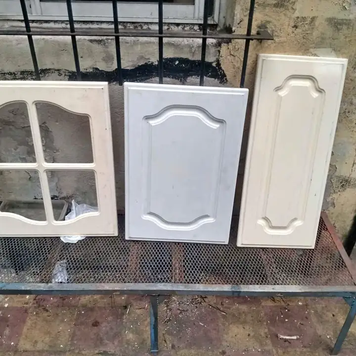 Puertas alacena y bajo mesada y frentes de cajones .son 5 puertas y 4 frentes de cajón