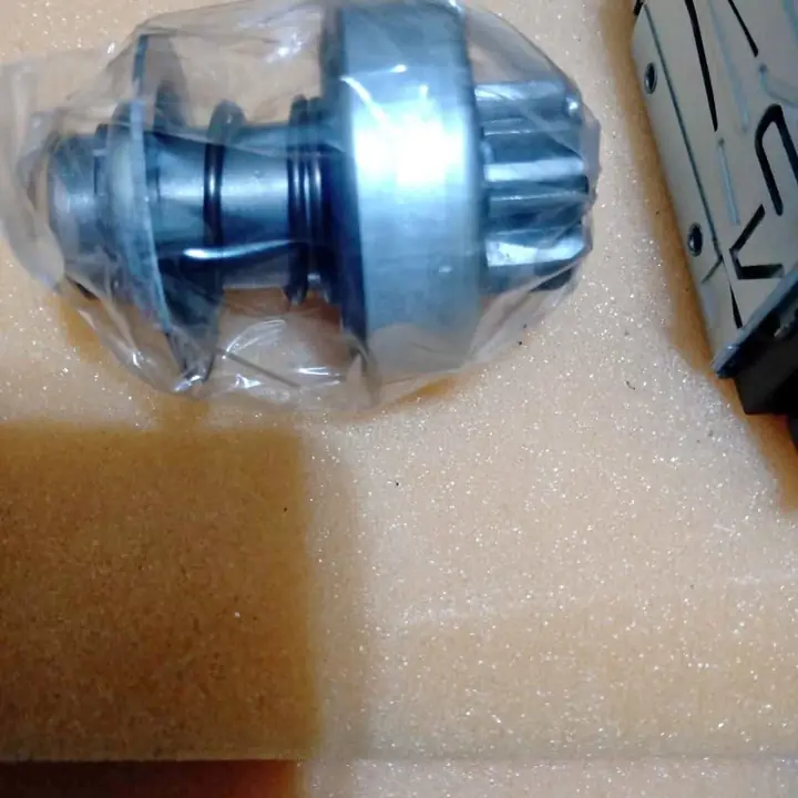 Bendix d 10 dientes de ford taunus.se te comio la corora antes de bajar. la cajja proba este