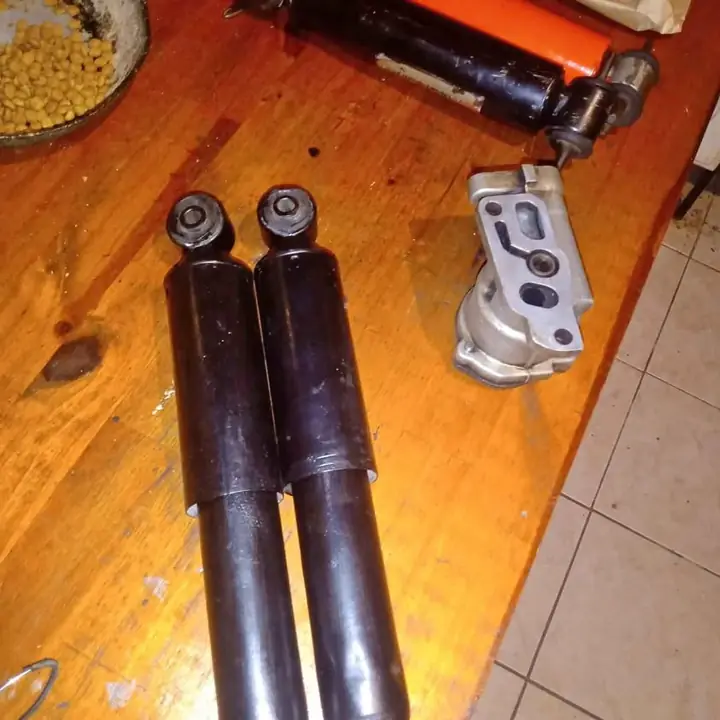 Amortiguadores Ford taunus traseros reparados a nuevos