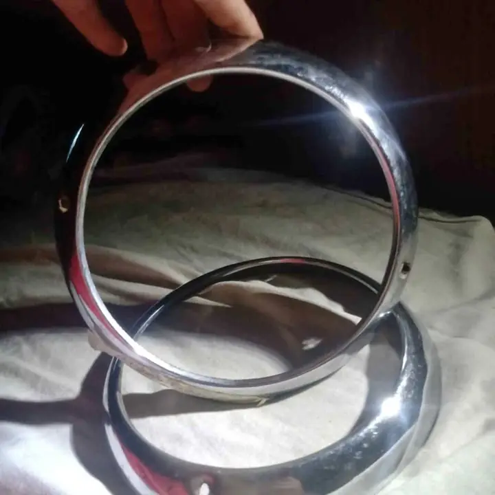 Juego aros de óptica cromados diámetro 17cm adelante 21cm atras.peugeot 403 ducelier.1950.1960