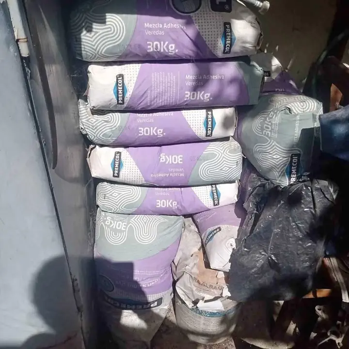 Pegamento premecol veredas.son 8 o 9 bolsas