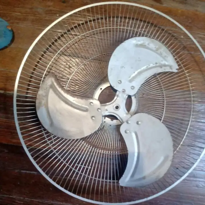 Aspas 3 palas metal y rejilla protectora ventilador embassy