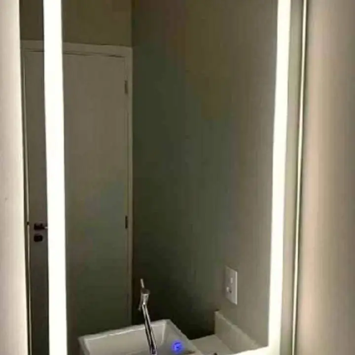 Espejo Rectangular Esmerilado con Luz LED | Botón Touch