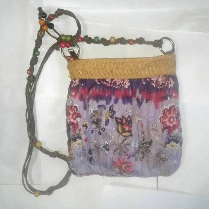 Carteras+infantiles+y+alajero+joyero+de+madera+