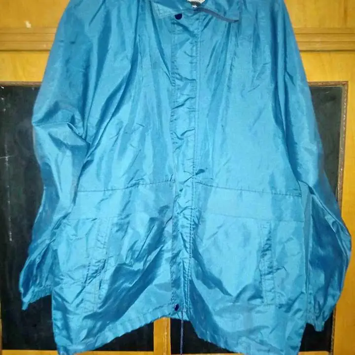 Campera rompeviento unisex