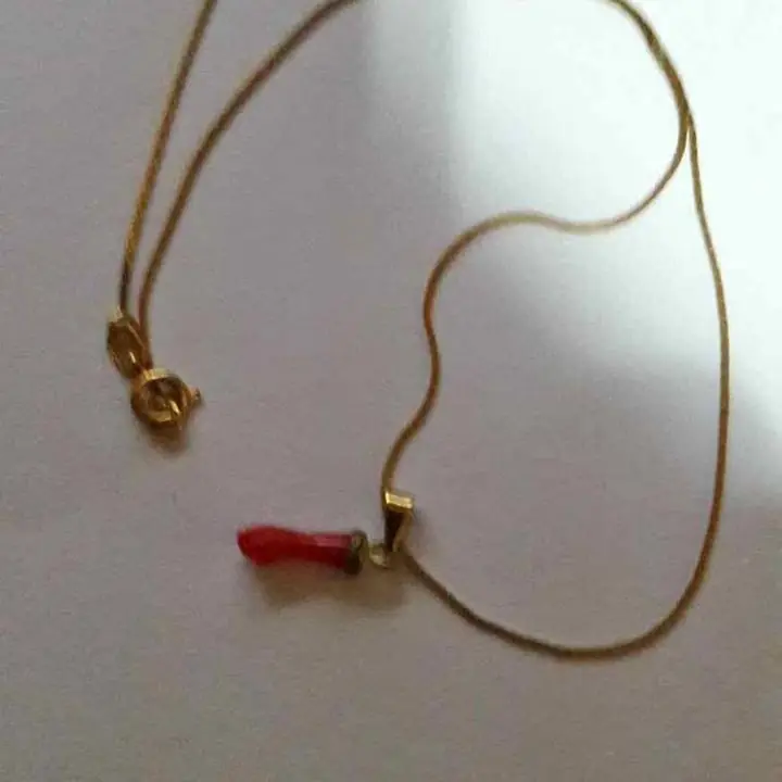 Cadena enchapada en oro 18kgf con dije manito de bebe
