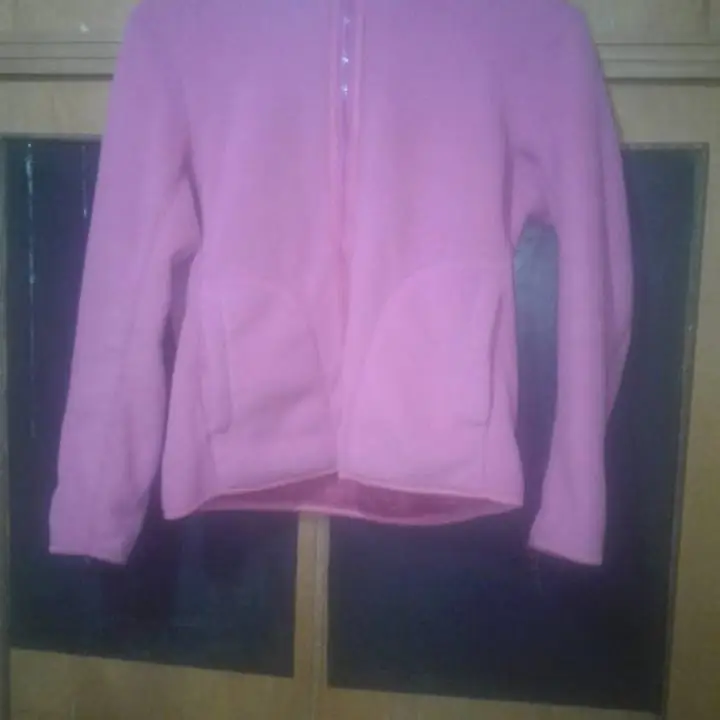 Campera polar reversible con capucha