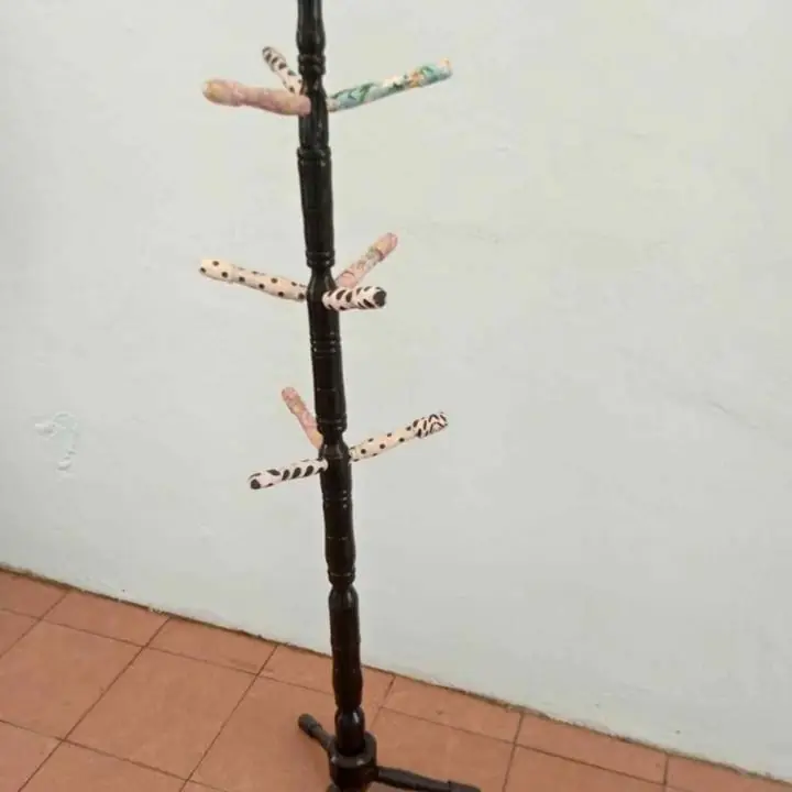 Perchero de pie madera
