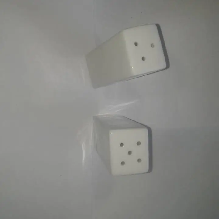 4 Saleros pimenteros yerbera y porta te cerámica licorera vidrio 6 adornos varios