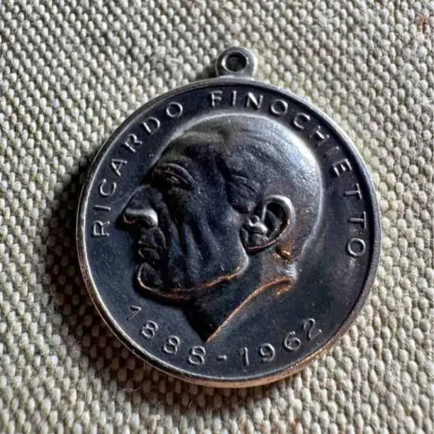 Medalla antigua Ricardo Finochietto de plata sellada