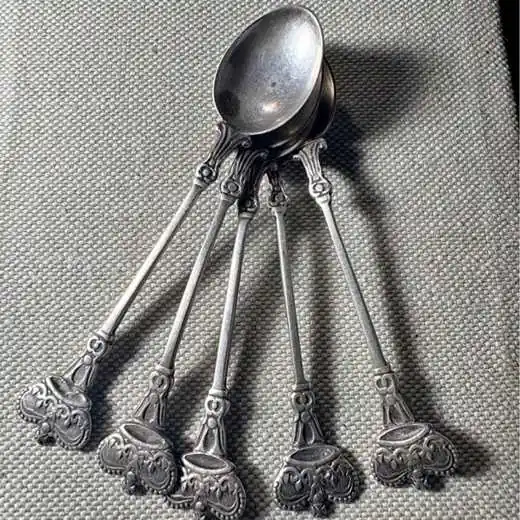 Cucharas de postre de plata