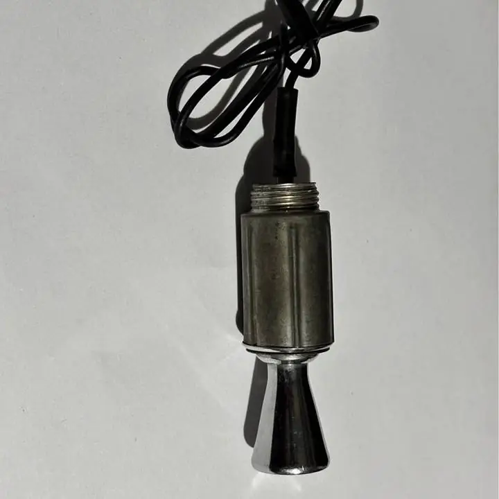 Antiguo encendedor de auto sin uso
