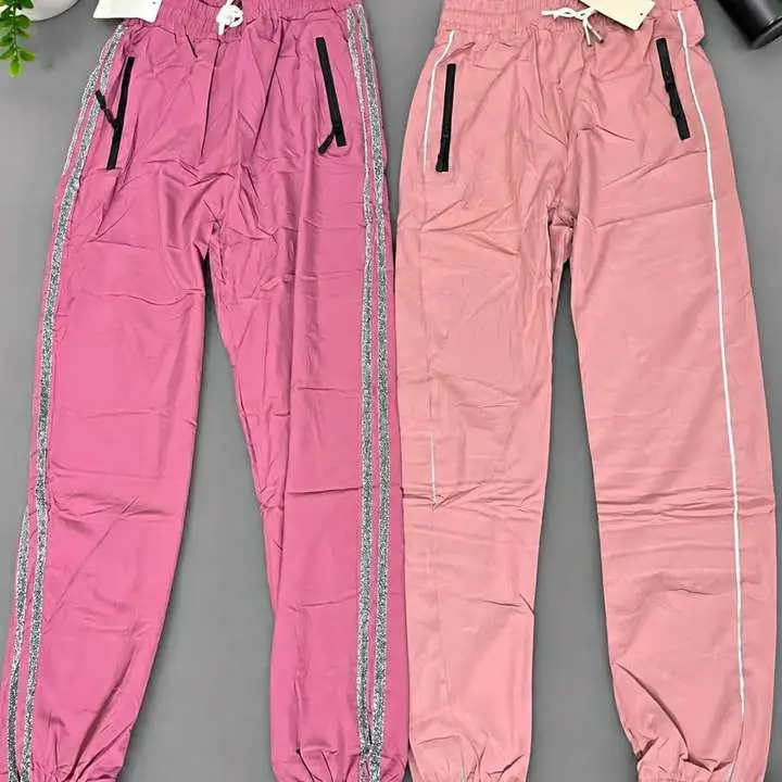 Jogger con réflex y franja con brillo