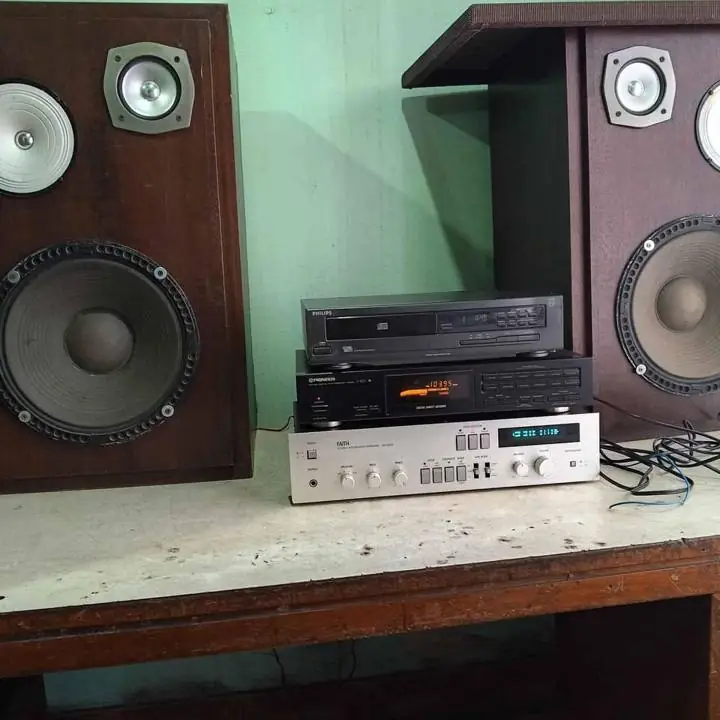Equipo compuesto x amplificador sintonizador bafles y compactera zona norte tortuguitas