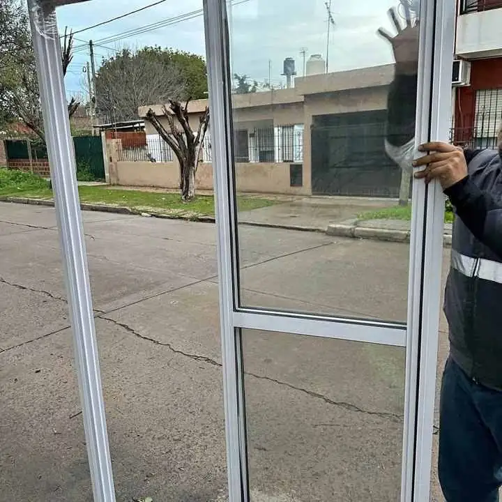 Vendo Ventana Balcón con Marco Reforzado – ¡Imperdible!