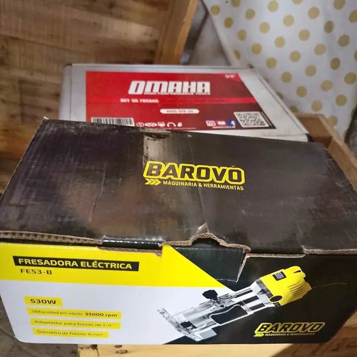 Router de mano o fresadora, tupí poco uso más maletín con fresas como se ve en las fotos