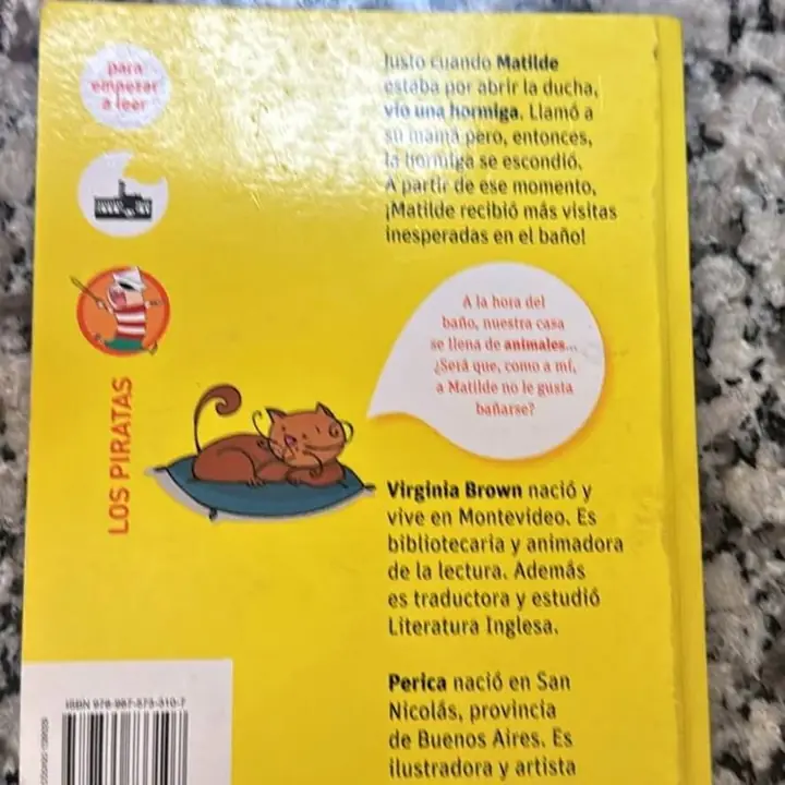 Hay una hormiga en el baño