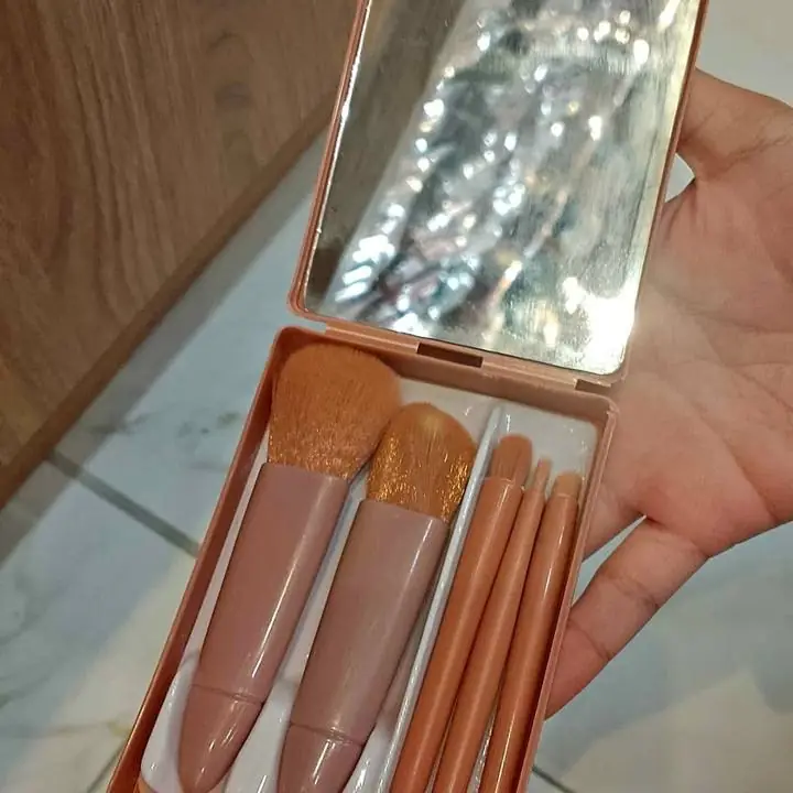 Brochas de viaje con espejo