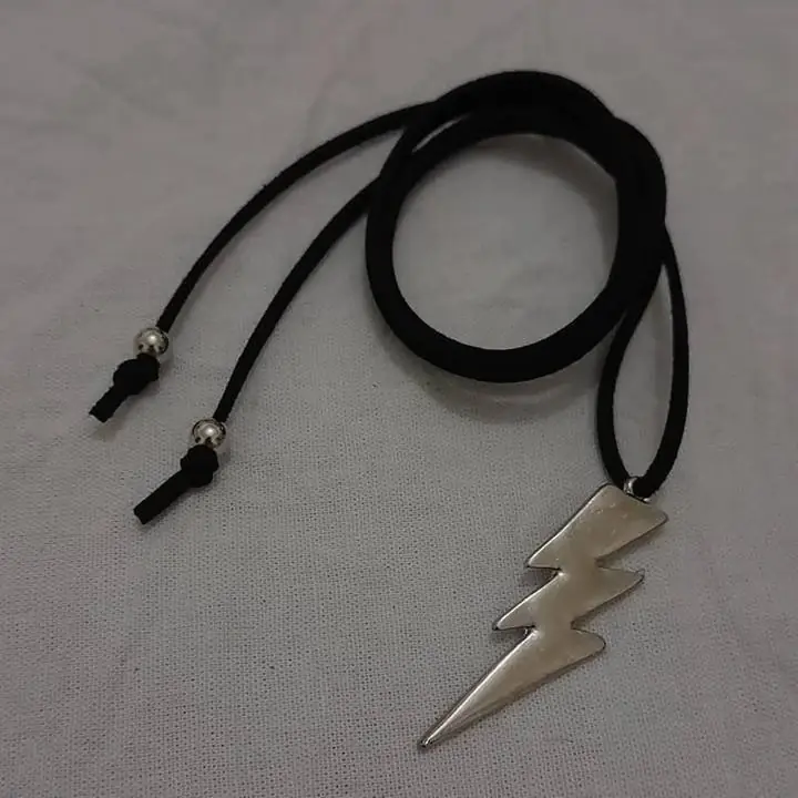 Hermosos collares y cadenas con dijes